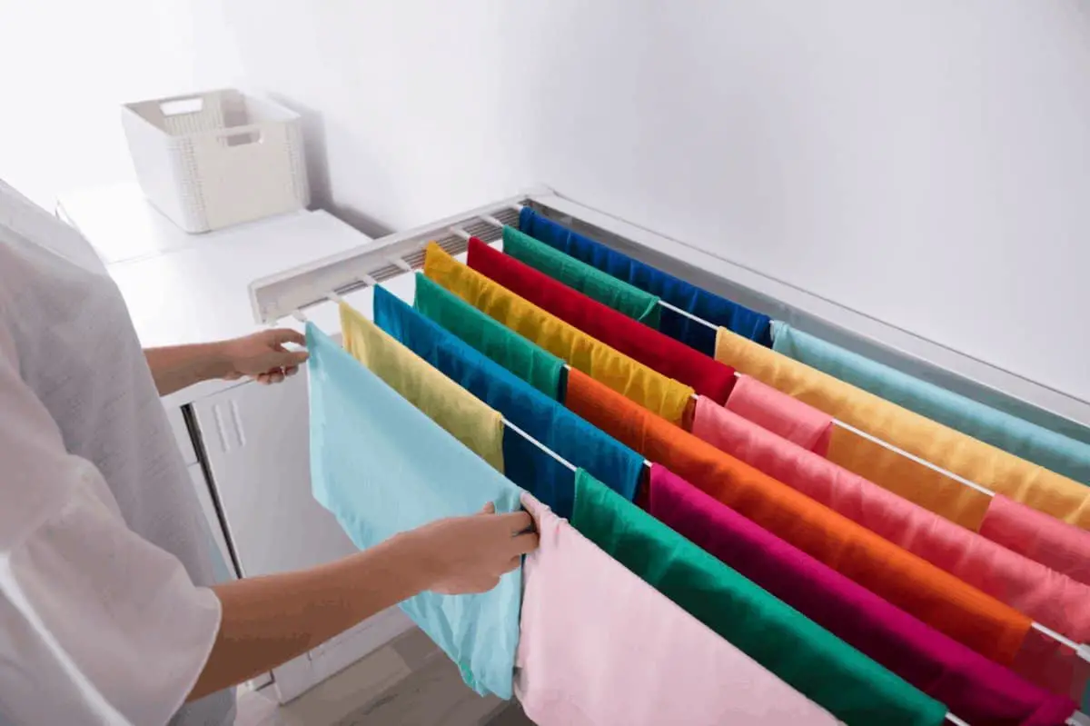 How to air dry clothes in apartment